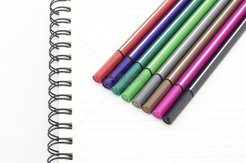 带笔记本的彩色笔教育办公室记事本绘画学校工具团体螺旋艺术补给品图片