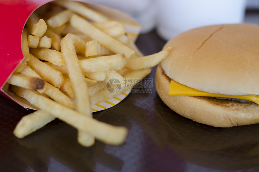 薯条加汉堡包油炸面包野餐芝麻牛肉小吃营养午餐饮食食物图片