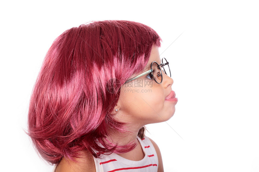 婴儿和假发女性乐趣头发孩子舌头白色红色女孩图片