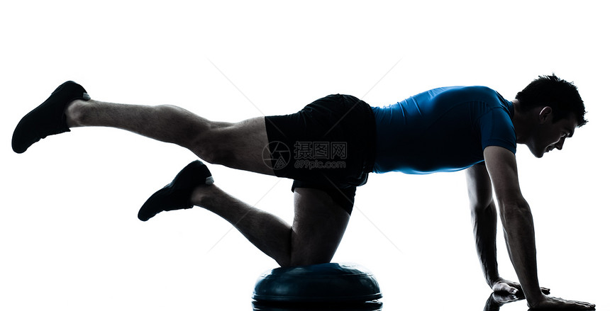 男性锻炼体力运动的健壮姿势健美腹肌男人双腿位置体操有氧运动运动员阴影训练器图片