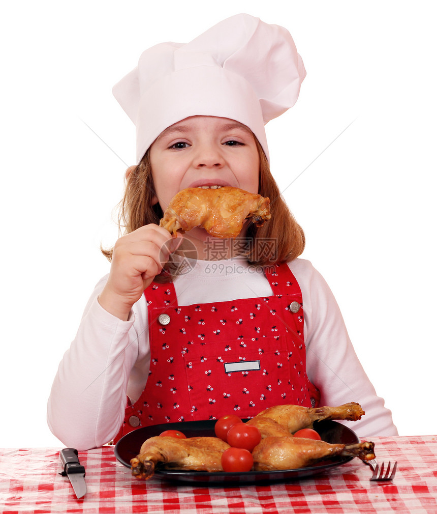 饥饿的小女孩做饭吃鸡棒图片