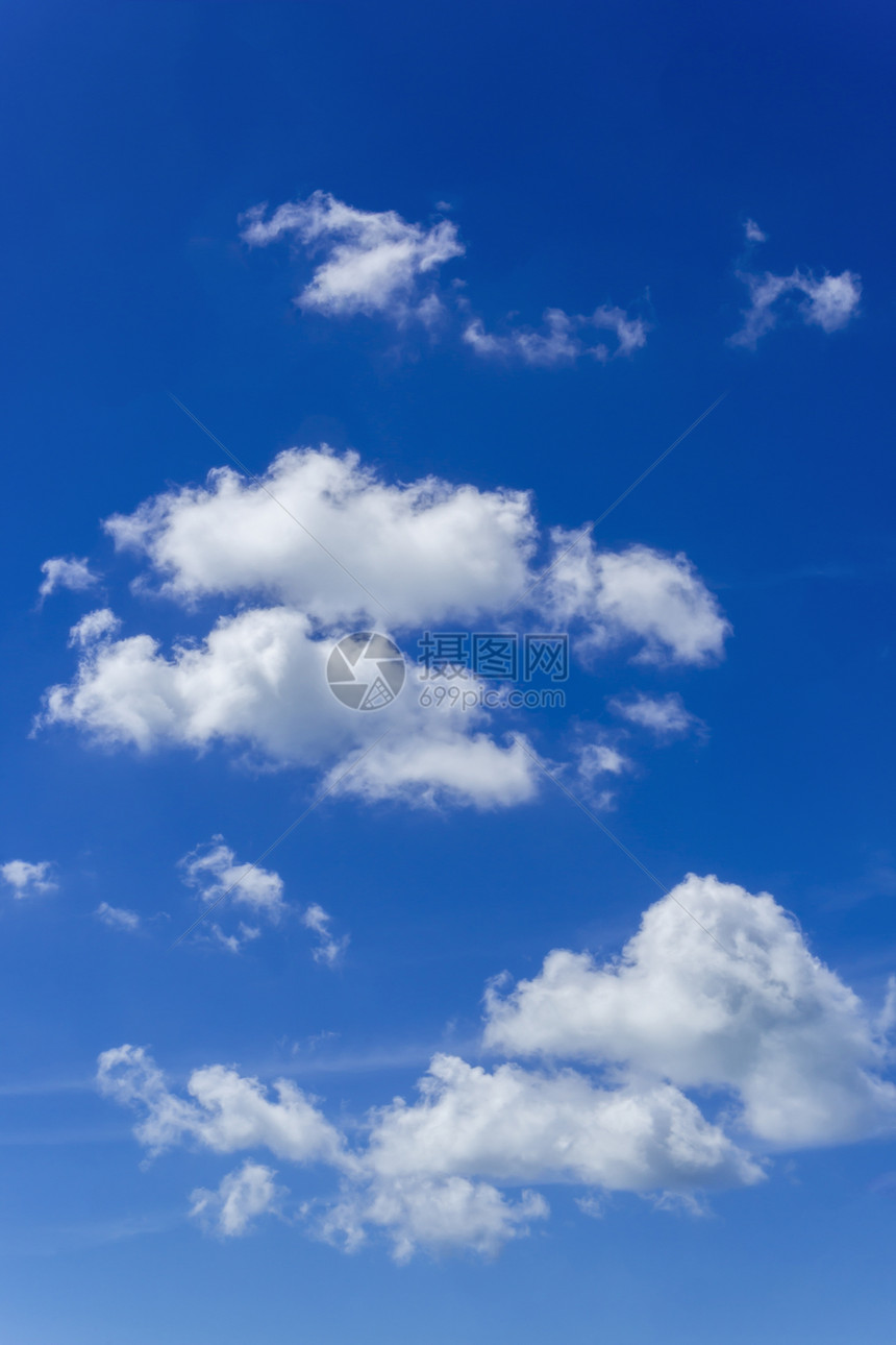蓝蓝天空晴天蓝色活力蓝天阳光云景场景气候多云天堂图片