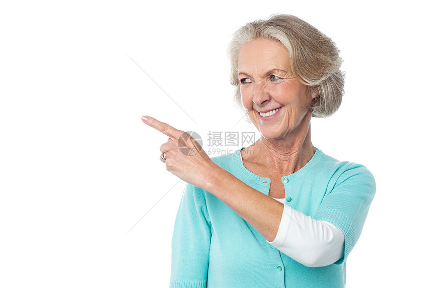 美丽的年老女人指着什么皱纹女性冒充老太太快乐白色手指老年人女士工作室图片