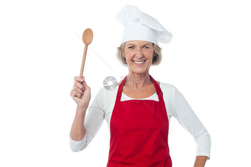 怀着木勺子的快乐老厨师职业钢包厨房商业面包师微笑女性老年人餐饮老太太图片