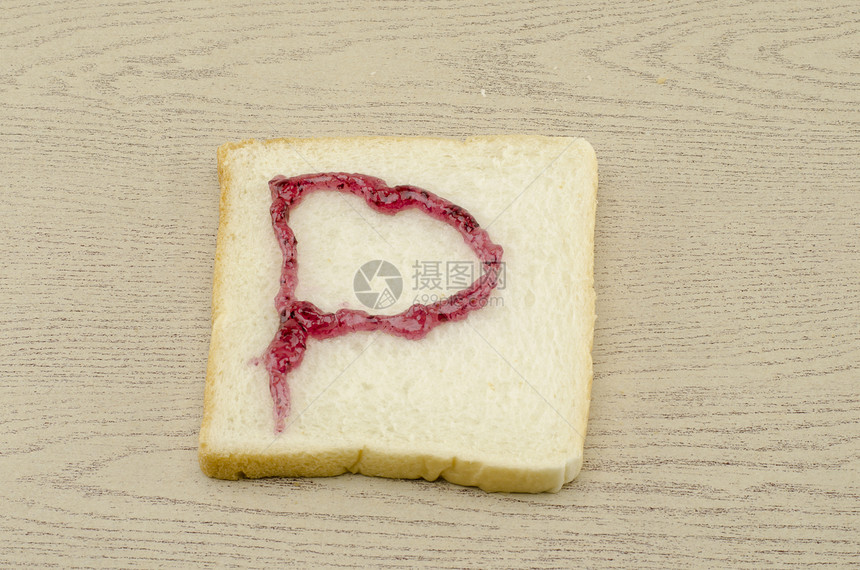 切片面包上的果酱字母表早餐化合物食物碳水饮食面团美食粮食烹饪小麦图片