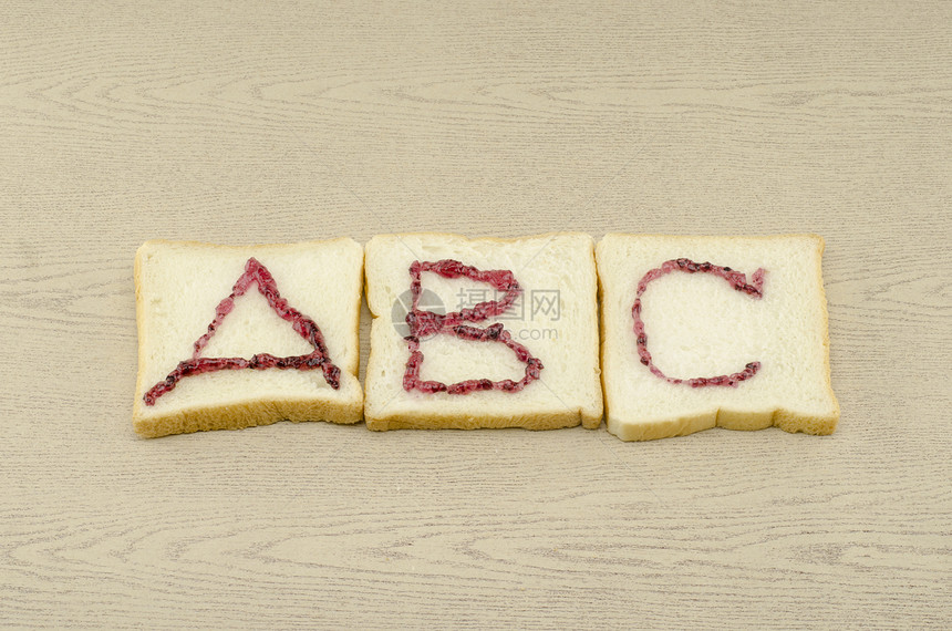 切片面包上的果酱字母表小吃脆皮面团烹饪化合物午餐面包师美食小麦早餐图片