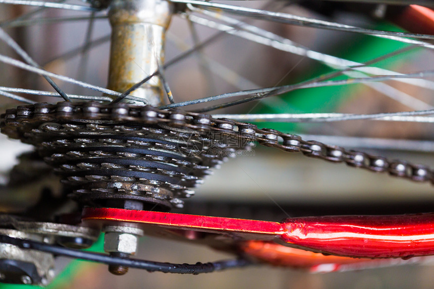 自行车链的紧闭踏板运输驾驶牙齿齿轮金属宏观车辆技术自行车图片