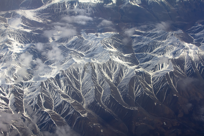 雪 云和石头的形态 从高处看环境白色鸟眼天线地质学蓝色天空土地地球荒野图片