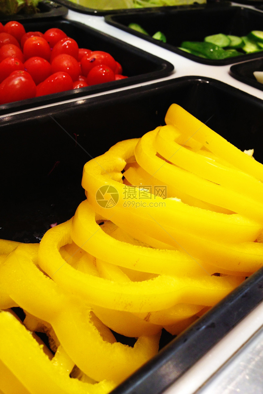 切片黄胡椒黄色蔬菜沙拉宏观素食叶菜食物饮食胡椒自助餐图片