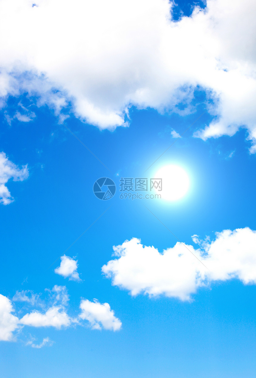 蓝天空 云与太阳蓝色臭氧气象柔软度天堂风景气候场景自由环境图片
