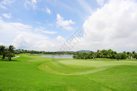 高尔夫课程美丽假期公园高尔夫球场地树木田园风景园景背景图片