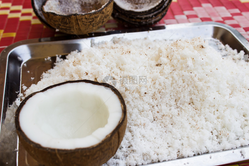 椰子花甜点盘子木头健康饮食磨碎薄片绿色椰子餐垫水果图片