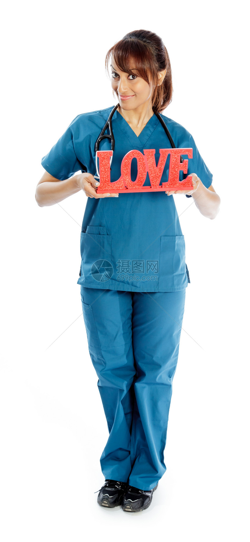 有吸引力的印度妇女孤立在白种背景上快乐全科长发擦洗女性幸福蓝色保健喜悦护士图片