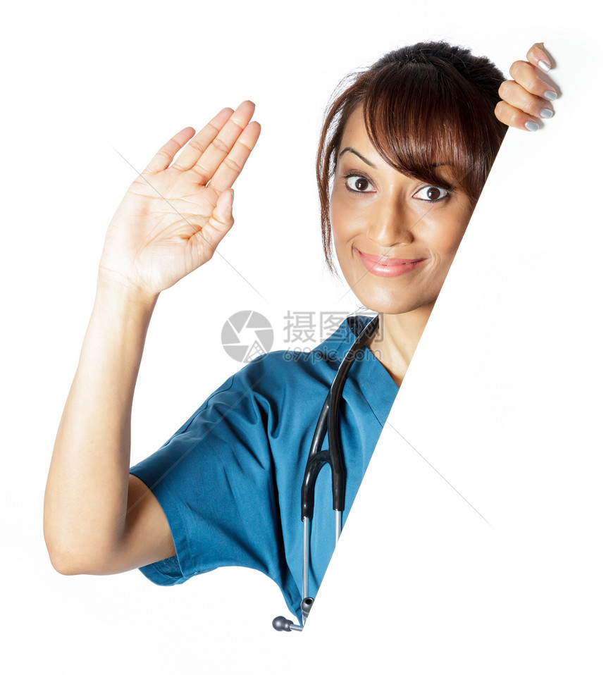 有吸引力的印度妇女孤立在白种背景上快乐广告牌护士保健蓝色喜悦医学医疗成人女性图片