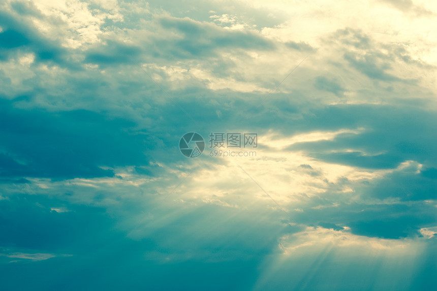有云的蓝色天空气候宗教日光天气臭氧气象气氛天堂多云空气图片