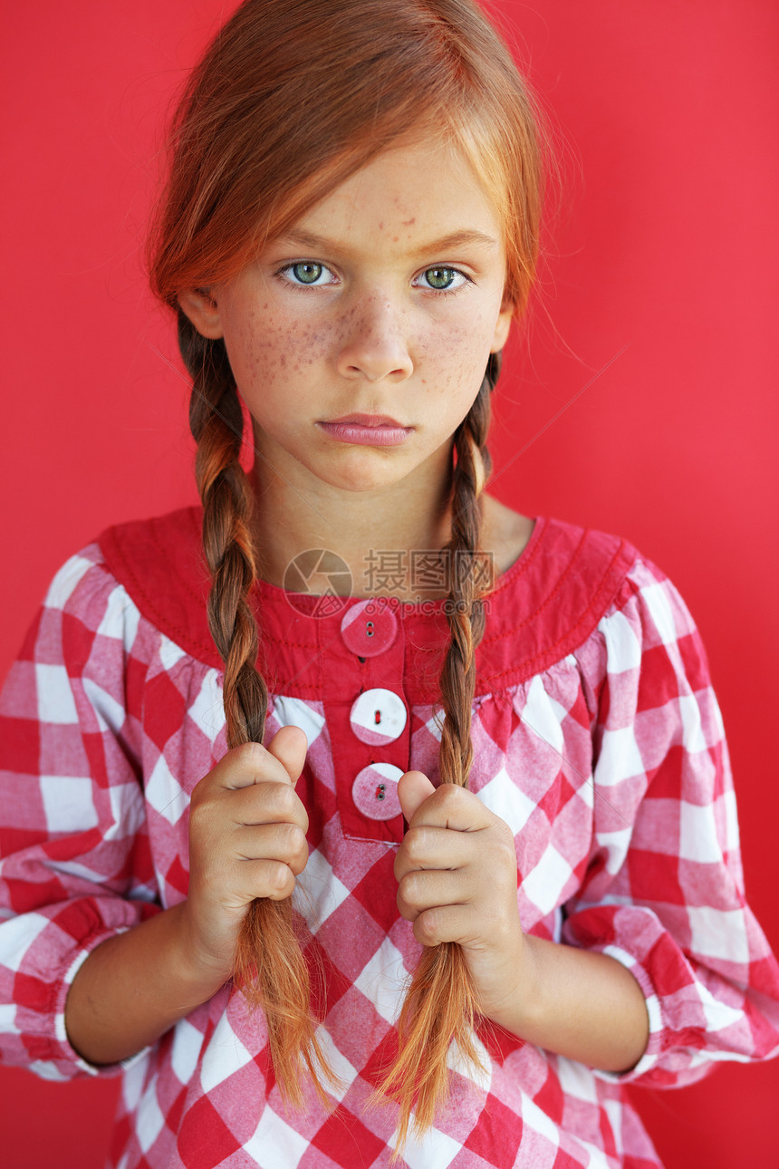 Redehead儿童雀斑头发青年女性情绪衣服女学生眼睛童年伤害图片