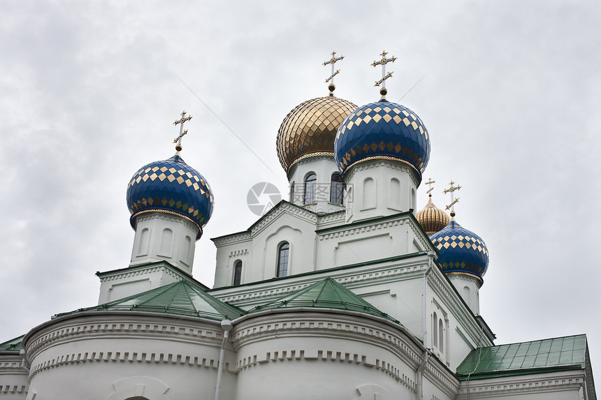 圣尼可拉斯大教堂的多梅斯 波布鲁伊斯克 白俄罗斯城市建筑传统金子白色历史圆顶钟楼宗教大教堂图片