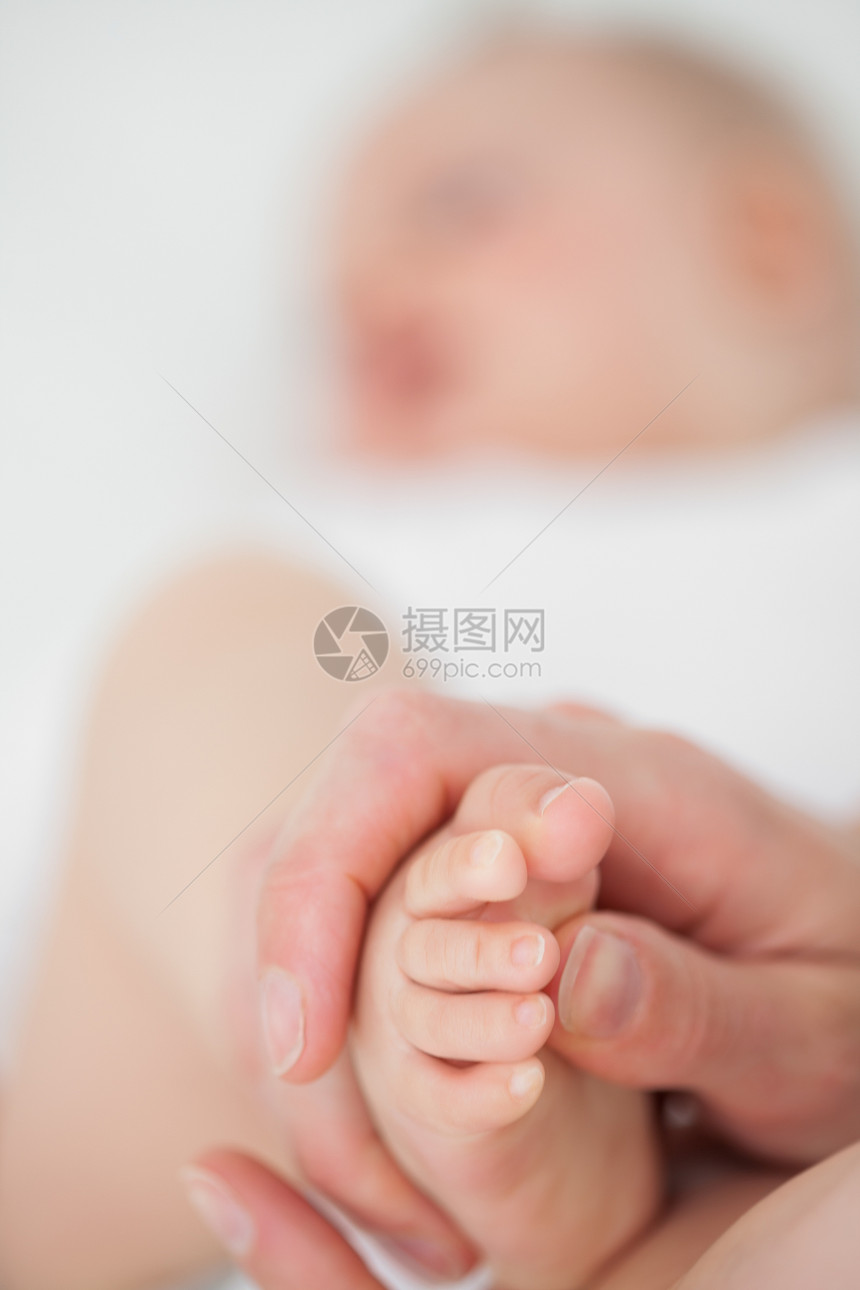 婴儿脚脚被触摸图片
