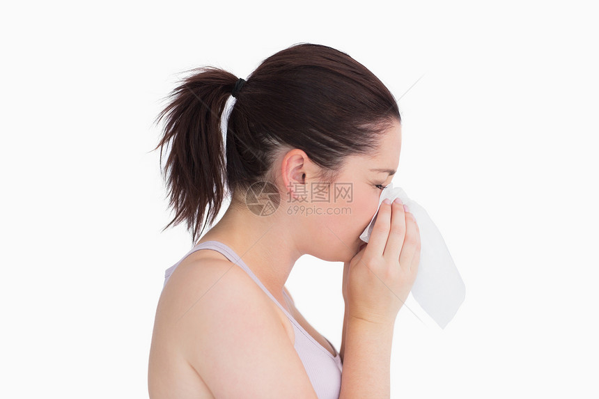 生病的女人吹鼻涕头发女士疾病棕色组织黑发流鼻涕女性流感图片