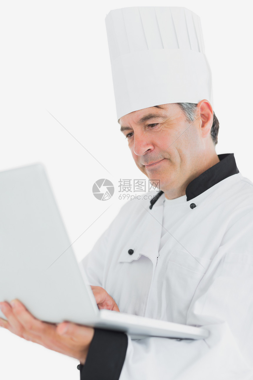 使用笔记本电脑特写厨师图片