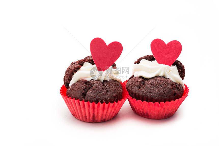 两个巧克力情人节纸杯蛋糕图片