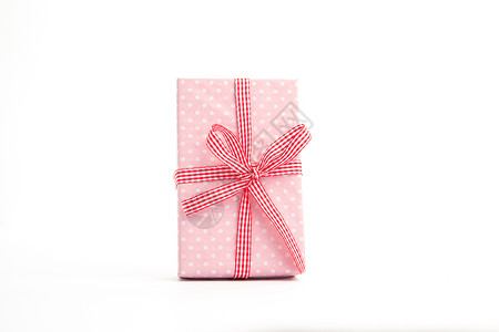 白色背景的粉红礼物包装礼品丝带圆点娘娘腔女人味包装纸展示背景图片