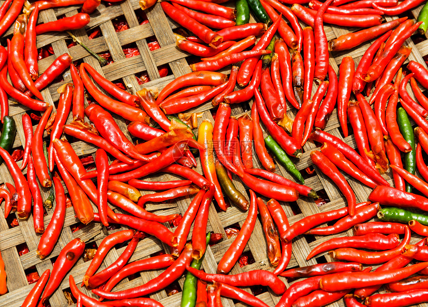 篮子上红辣椒味道程序烹饪食物美食辣椒市场香料胡椒绿色图片
