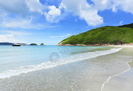 美丽的海滩阳光浴沙滩晴天蓝天海岸太阳海浪日光浴蓝色天空背景图片