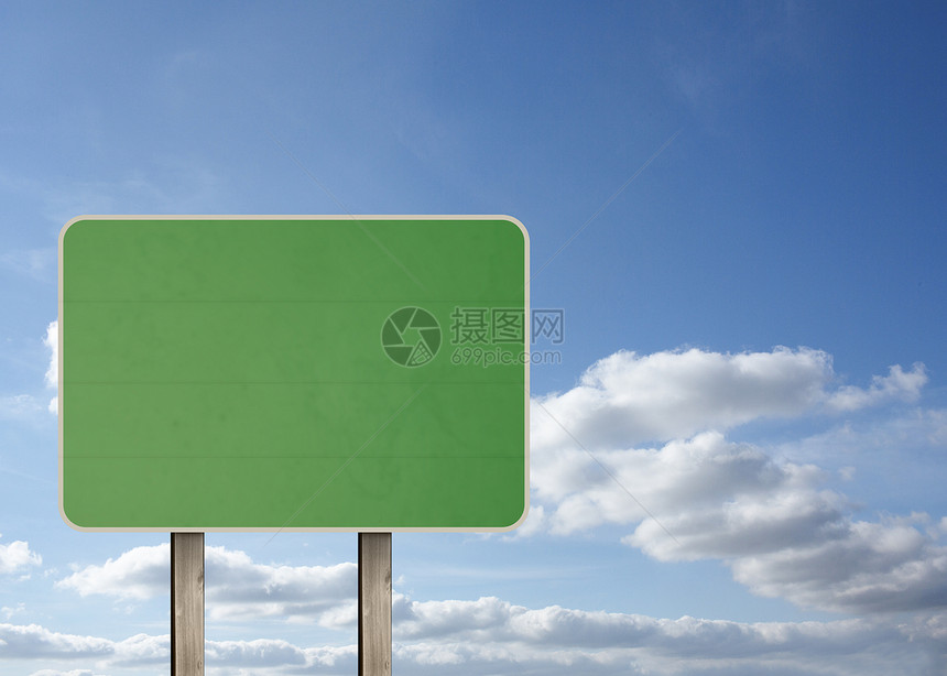 绿色道路标志广告空白数字广告牌阳光天空路标多云蓝色图片