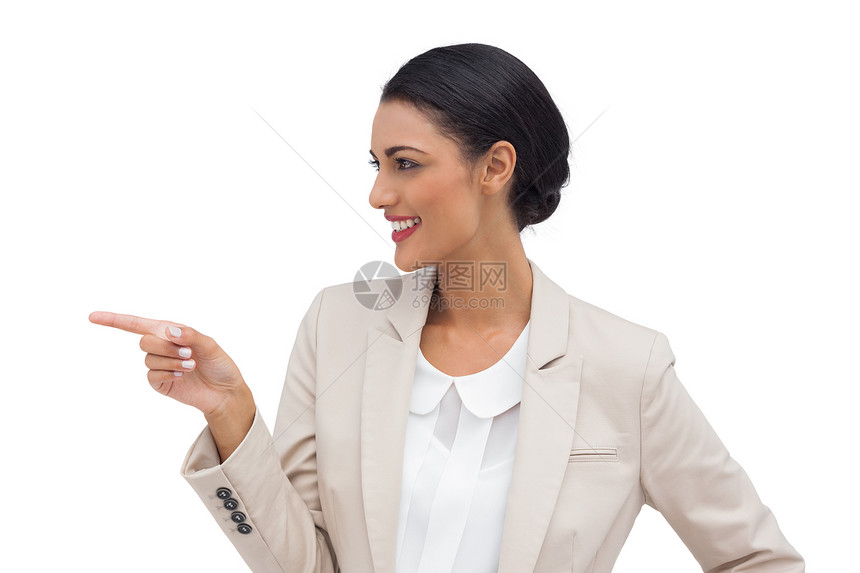 一位微笑着的女商务人士的描述性观点图片