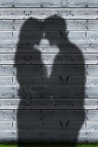 情侣拥抱的影子女士灰色木板男性情人阴影感情男人绘图女性背景图片