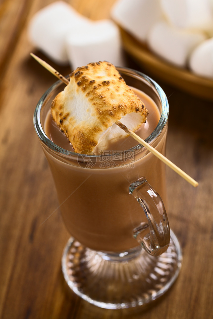 巧克力热巧克力加烤棉花糖甜点糖果玻璃木头可可饮料食物图片