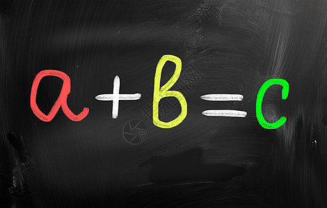 abc 黑板上带粉笔的手写方程科学数字几何学背景图片