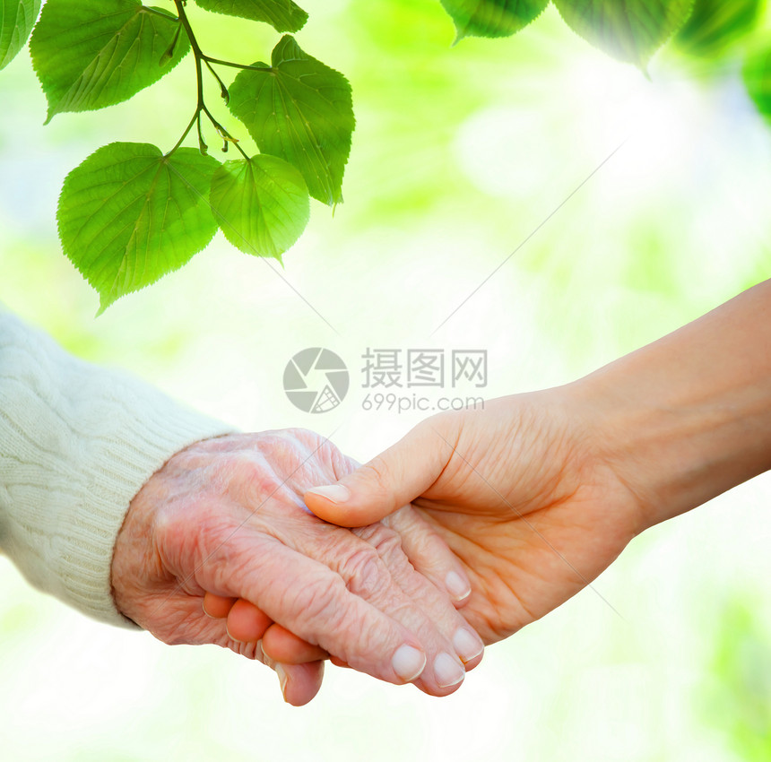 与高层握手家庭射线老年祖母光束女性太阳背景友谊帮助图片