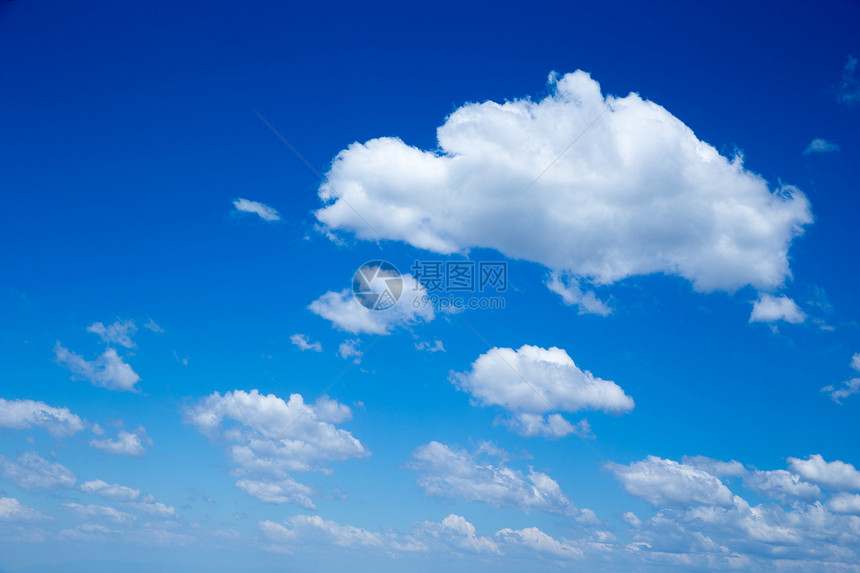 蓝蓝天空环境阳光阴霾云景多云天气白色季节水分风景图片