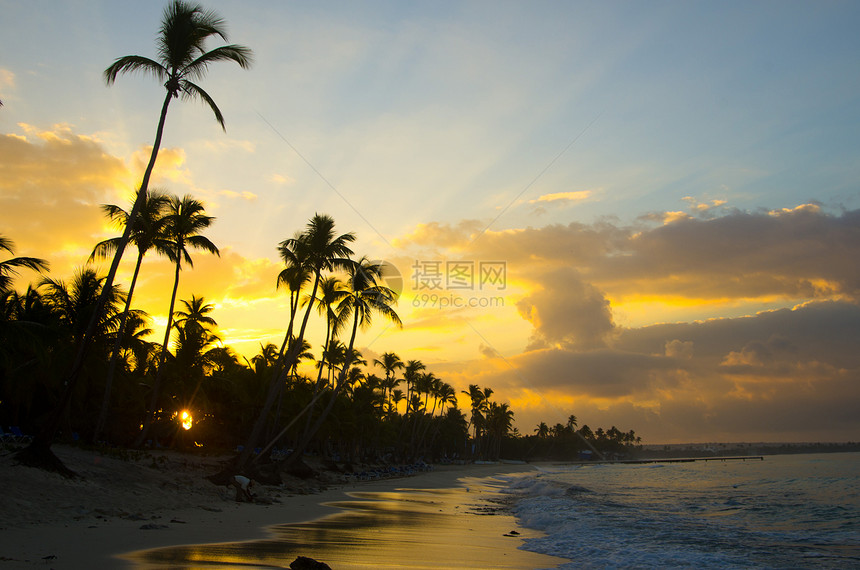 日落在海面上太阳阳光魔法反射季节地平线天空波浪海洋墙纸图片