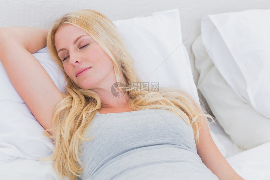 睡着的金发女人棉被房子公寓浅色女性女士眼睛家庭坐垫午睡图片
