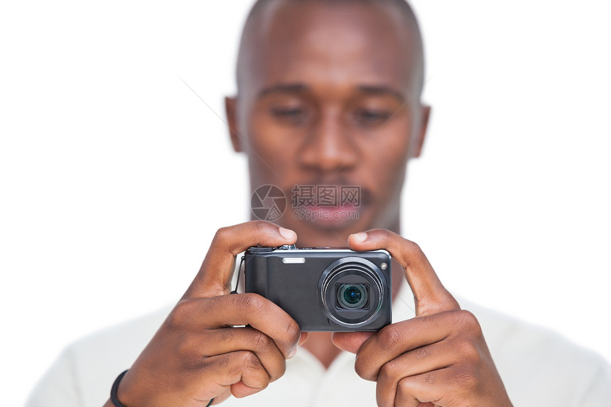 男人拍照照片黑色微笑男性摄影快乐图片