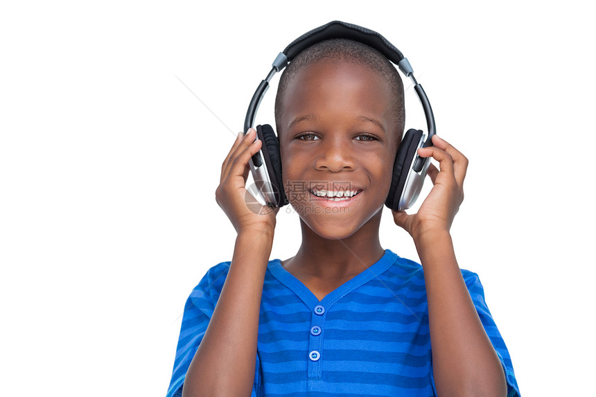 快乐的小男孩 听音乐图片