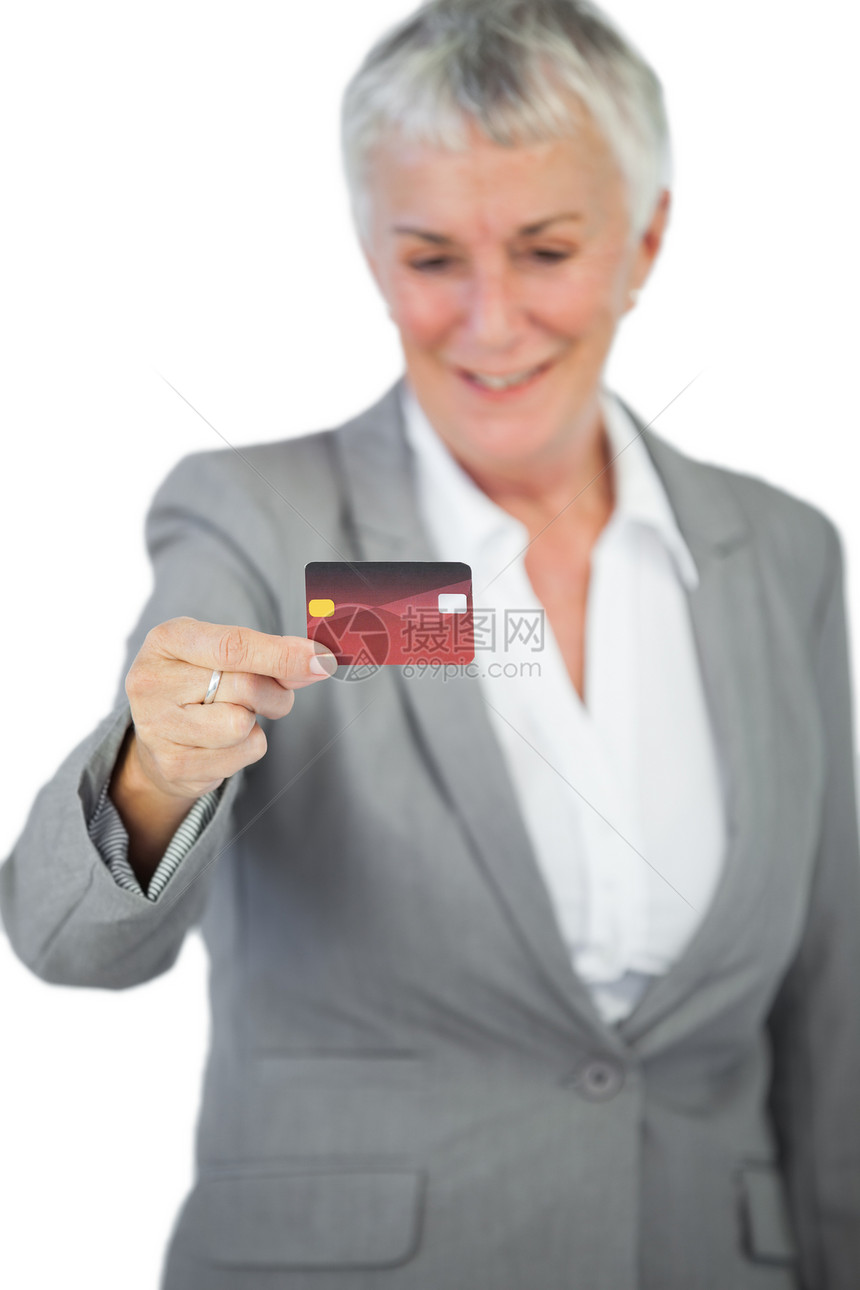 展示信用卡的愉快的商业女商务人士图片