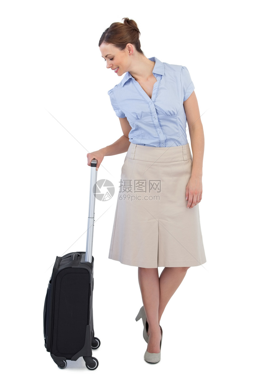 装着手提箱的勤快优雅的女商务人士图片