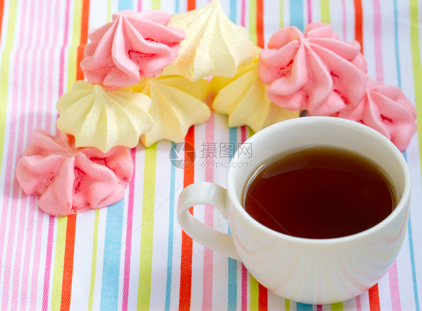 粉色彩色蛋白奶油桌布香草玫瑰食物杯子红茶空气茶碗条纹图片