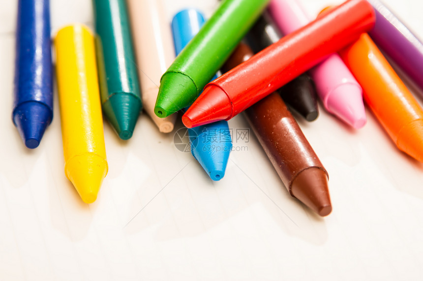 油漆绘画桌子字帖家庭作业蜡笔教育中学教科书演讲考试铅笔图片