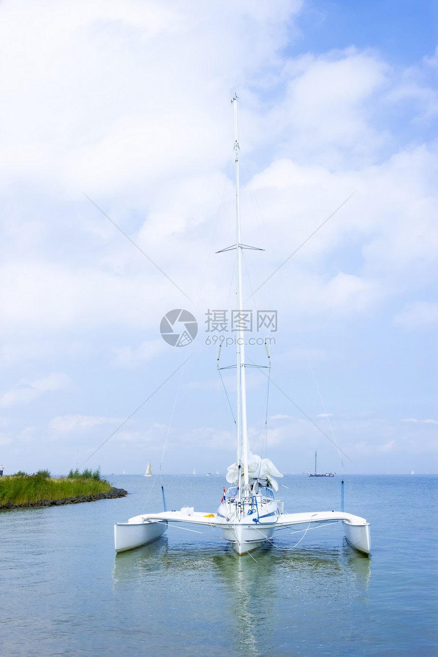 荷兰马尔肯 水上的Catamaran图片