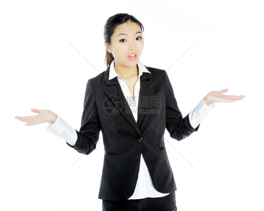 有吸引力的亚洲女孩 20岁在演播室拍摄腰部女性愤怒黑发白色职业商业悲伤套装人士图片