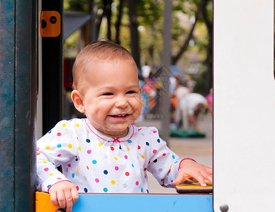 幸福快乐儿童男生公园喜悦摄影蜂蜜笑声乐趣小孩牙齿婴儿背景图片