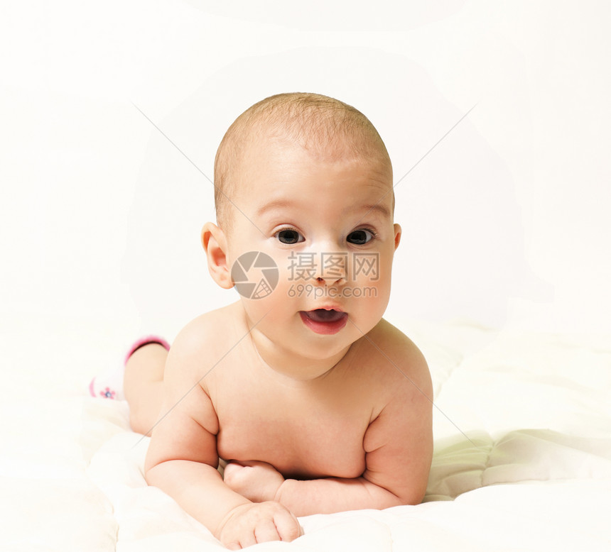 可爱的宝宝工作室女孩微笑婴儿环境幸福乐趣童年摄影孩子图片