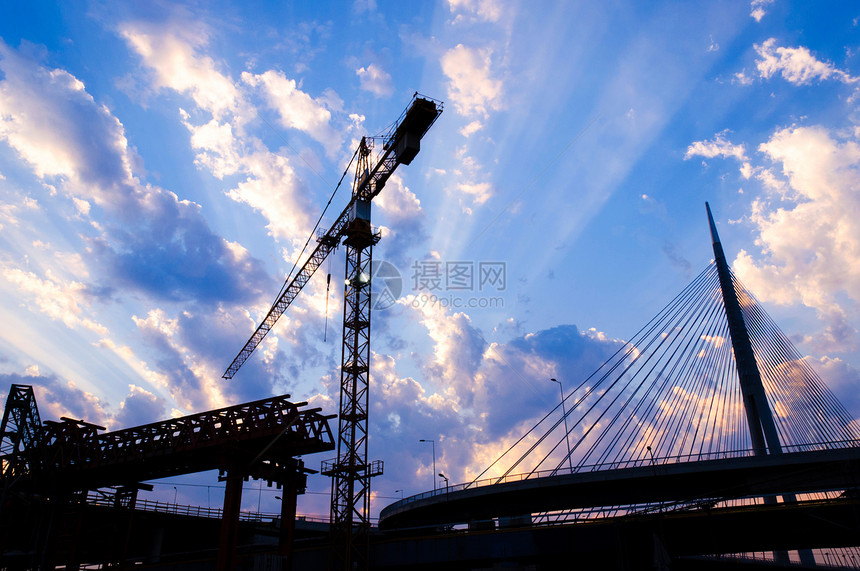 桥梁建筑工程起重机日落晴天财产阳光金属摩天大楼建筑学摄影图片