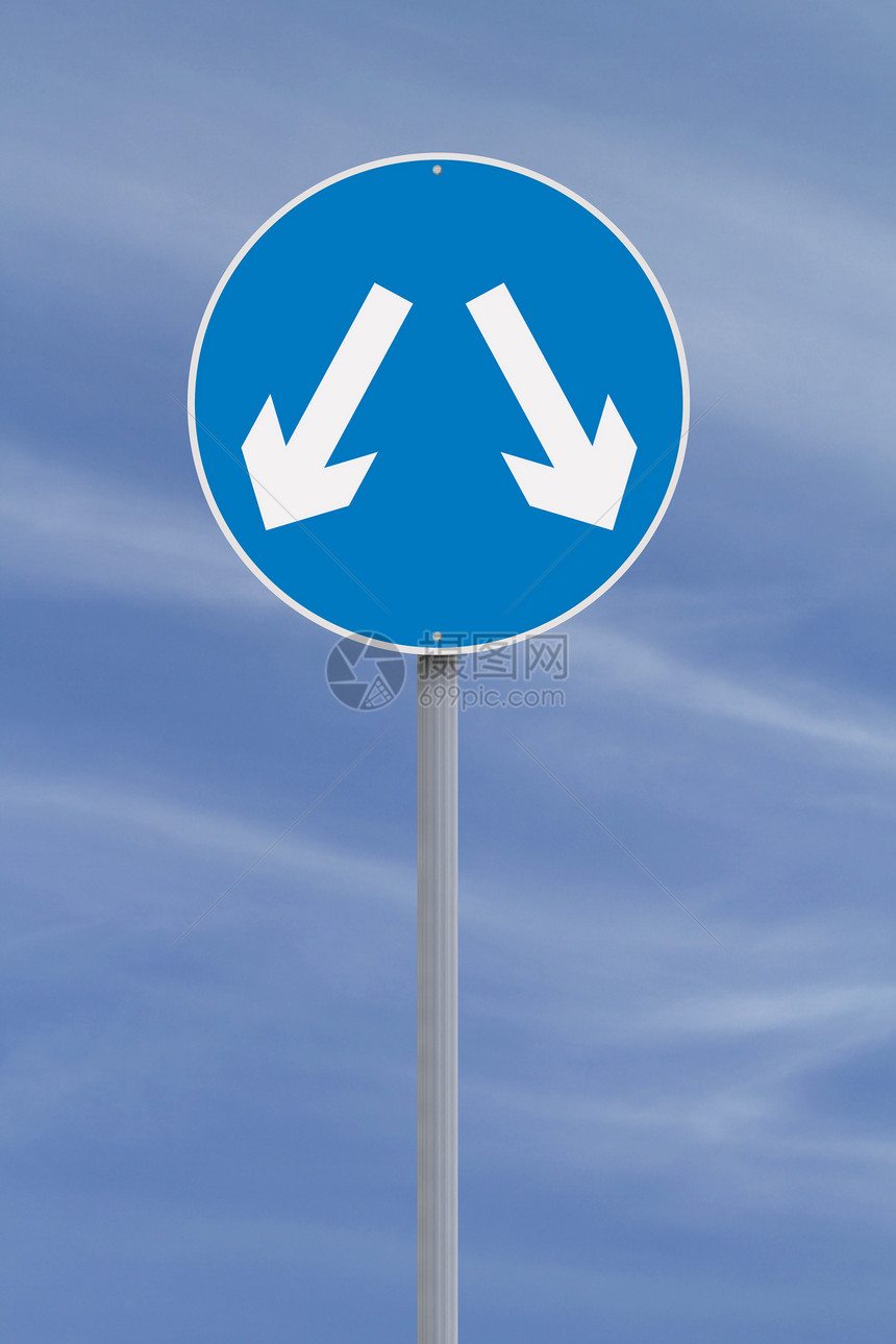 欧洲交通信号组织标志路标蓝色天空图片