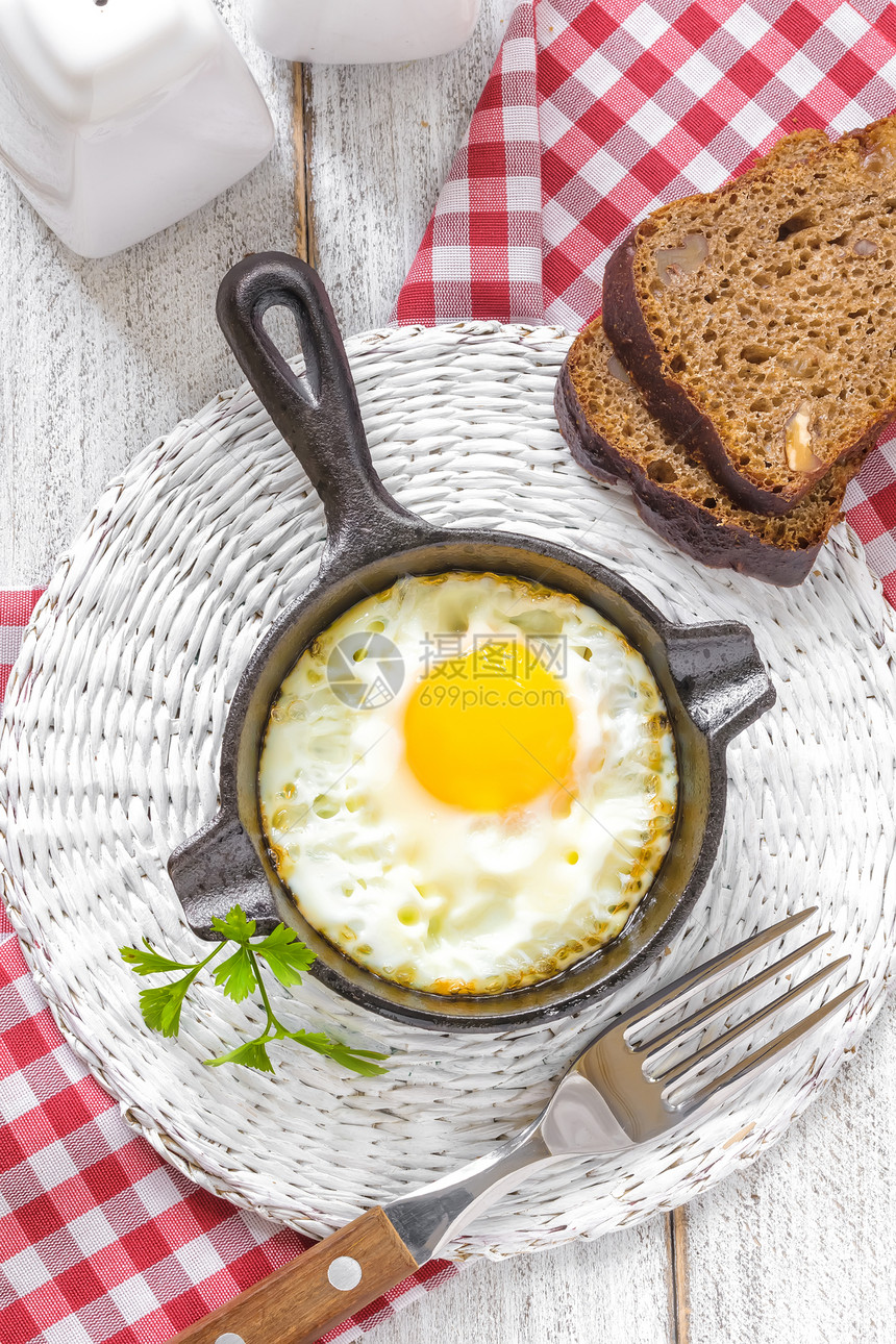 早餐饮食营养食物小吃木头午餐桌子油炸蛋黄美食图片